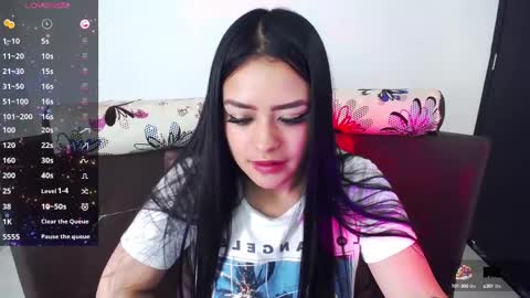 Snapshot of vio_let_ chatting on 03-10-25, 07:07 Daniela online show from 03-10-25, 07:07