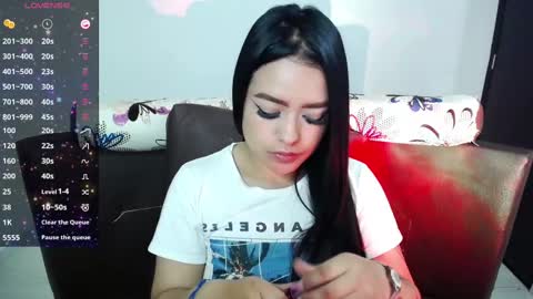 Snapshot of vio_let_ chatting on 03-11-25, 09:56 Daniela online show from 03-11-25, 09:56