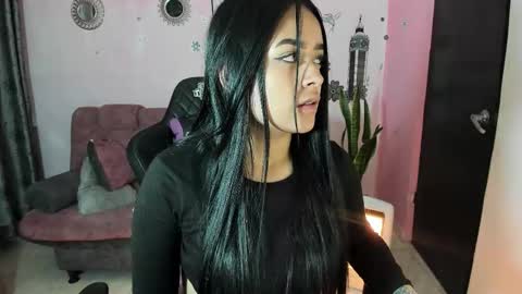 Snapshot of vio_let_ chatting on 09-19-25, 08:49 Daniela online show from 09-19-25, 08:49