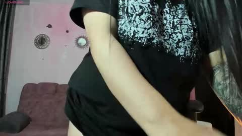Snapshot of vio_let_ chatting on 09-26-25, 06:17 Daniela online show from 09-26-25, 06:17