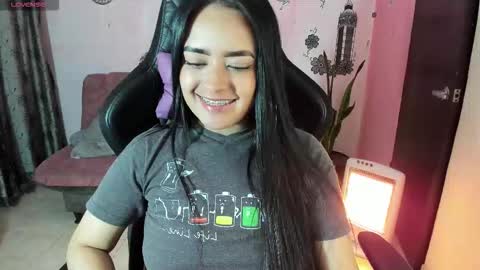 Snapshot of vio_let_ chatting on 10-01-25, 07:47 Daniela online show from 10-01-25, 07:47