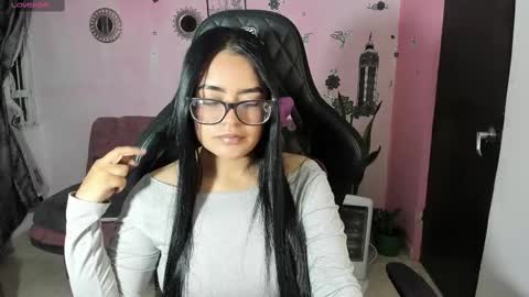 Snapshot of vio_let_ chatting on 10-03-25, 07:27 Daniela online show from 10-03-25, 07:27