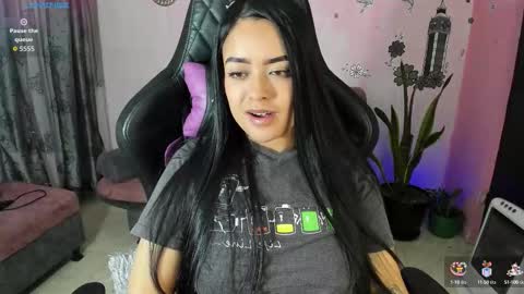 Snapshot of vio_let_ chatting on 10-04-25, 06:44 Daniela online show from 10-04-25, 06:44