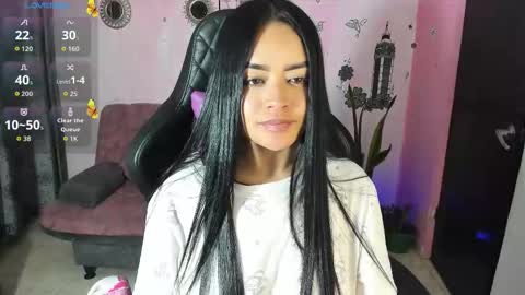 Snapshot of vio_let_ chatting on 10-05-25, 06:23 Daniela online show from 10-05-25, 06:23