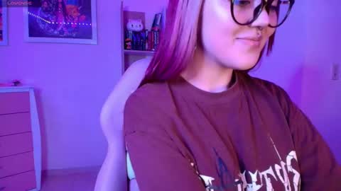 Snapshot of violeet_smile chatting on 03-10-25, 03:45 violet online show from 03-10-25, 03:45