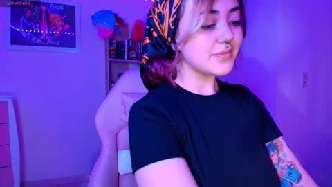 Snapshot of violeet_smile chatting on 09-14-25, 12:21 violet online show from 09-14-25, 12:21
