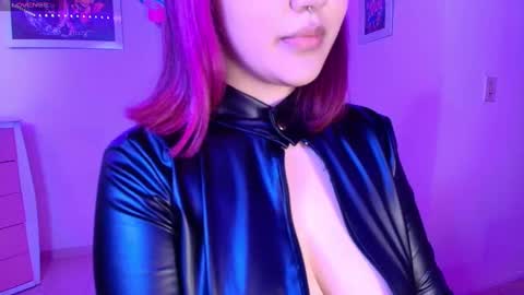 Snapshot of violeet_smile chatting on 10-21-25, 12:50 violet online show from 10-21-25, 12:50