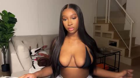 Fantasy Black Girl online show from 10-22-25, 05:52