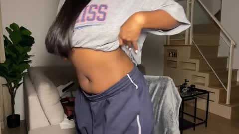 Fantasy Black Girl online show from 11-17-25, 06:08