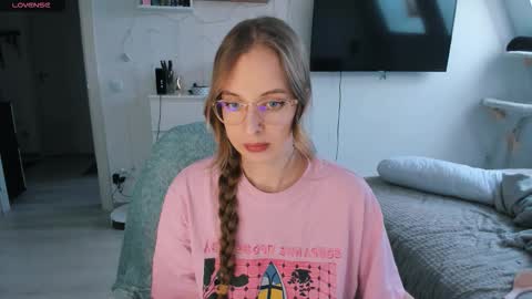 Violet online show from 02-16-26, 12:56