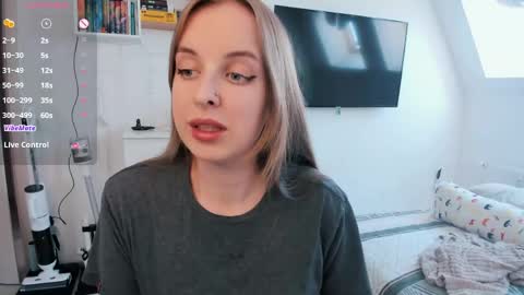 Violet online show from 04-20-26, 12:08