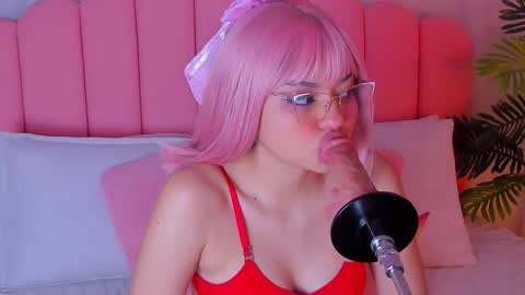 Snapshot of violet_cortez chatting on 10-17-25, 05:37 Vio online show from 10-17-25, 05:37