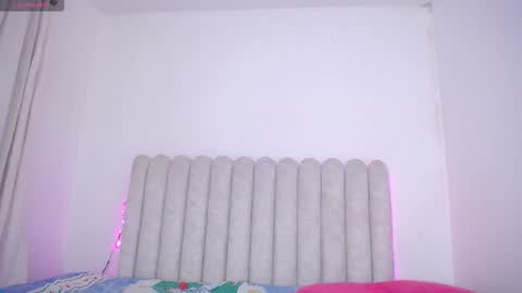 Snapshot of violet_giraldo chatting on 02-17-26, 06:36 violet_giraldo online show from 02-17-26, 06:36