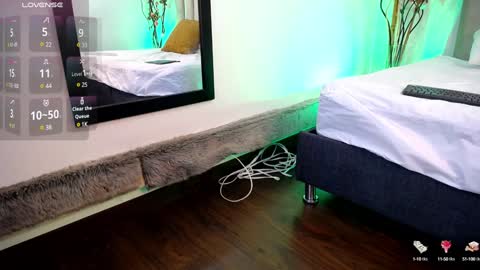 Violet Jones online show from 12-26-24, 05:30