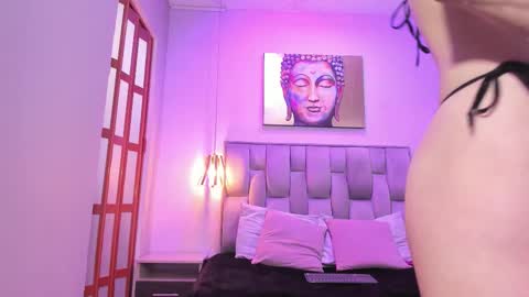 violet_storm_ online show from 12-19-25, 05:25