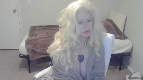 violet_winter97 online show from 12-08-24, 02:39