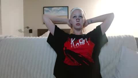 violet_winter97 online show from 11-05-25, 06:35