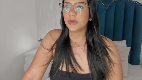 Snapshot of violeta_midnigth chatting on 12-15-25, 03:33 Violeta online show from 12-15-25, 03:33