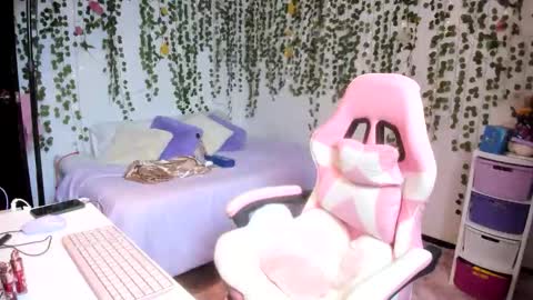 Violeta online show from 11-18-25, 05:06