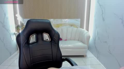 Snapshot of violeta_sub chatting on 02-14-26, 01:08 IG violeta sub online show from 02-14-26, 01:08