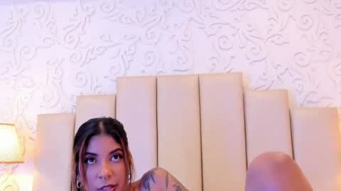 Snapshot of violetahills_ chatting on 04-28-26, 05:29 Violeta online show from 04-28-26, 05:29
