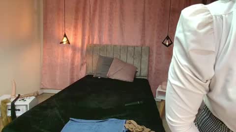 Snapshot of violetascott_ chatting on 02-14-25, 12:57 VIOLETA online show from 02-14-25, 12:57