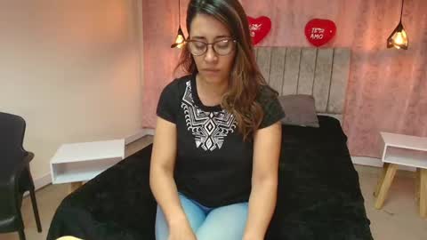 Snapshot of violetascott_ chatting on 02-15-25, 12:11 VIOLETA online show from 02-15-25, 12:11
