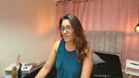 Snapshot of violetascott_ chatting on 02-17-25, 12:48 VIOLETA online show from 02-17-25, 12:48