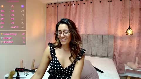 Snapshot of violetascott_ chatting on 03-06-25, 03:45 VIOLETA online show from 03-06-25, 03:45
