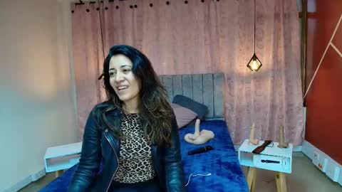 Snapshot of violetascott_ chatting on 10-20-25, 02:39 VIOLETA online show from 10-20-25, 02:39