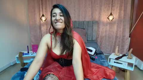 Snapshot of violetascott_ chatting on 10-31-25, 02:29 VIOLETA online show from 10-31-25, 02:29