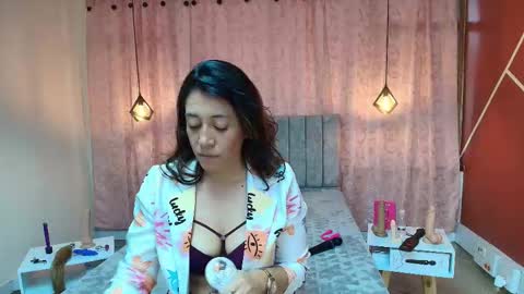 Snapshot of violetascott_ chatting on 11-12-25, 01:33 VIOLETA online show from 11-12-25, 01:33