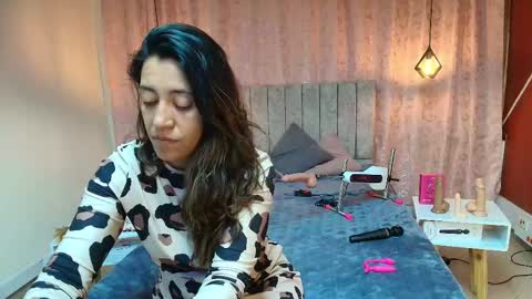 Snapshot of violetascott_ chatting on 11-24-25, 01:44 VIOLETA online show from 11-24-25, 01:44