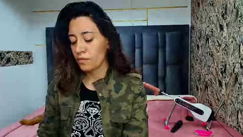 Snapshot of violetascott_ chatting on 12-20-25, 01:29 VIOLETA online show from 12-20-25, 01:29