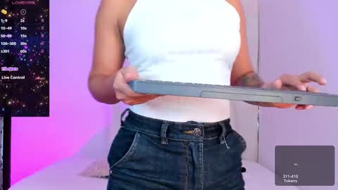Snapshot of violetasotter chatting on 02-15-25, 06:33 Violeta online show from 02-15-25, 06:33