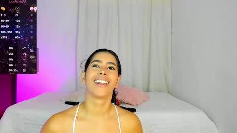 Snapshot of violetasotter chatting on 10-11-25, 12:15 Violeta online show from 10-11-25, 12:15