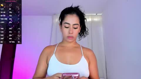 Snapshot of violetasotter chatting on 10-18-25, 12:28 Violeta online show from 10-18-25, 12:28