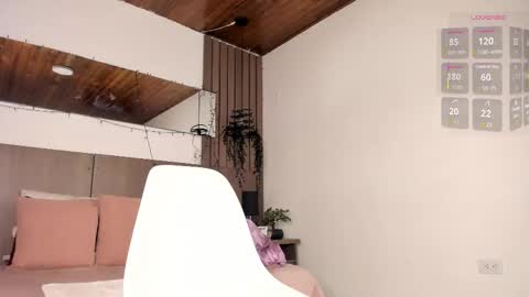 Snapshot of violetcarson_ chatting on 01-13-26, 01:27 Violet online show from 01-13-26, 01:27