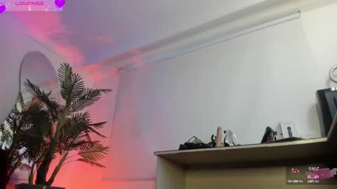 Snapshot of violetparkker chatting on 01-22-25, 11:56 violetparkker online show from 01-22-25, 11:56