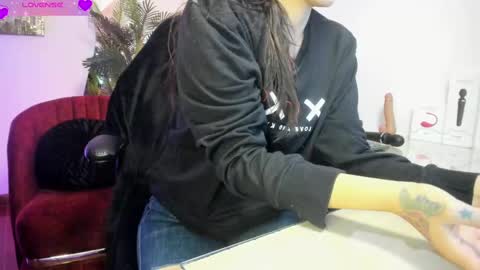 Snapshot of violetparkker chatting on 02-11-25, 11:43 violetparkker online show from 02-11-25, 11:43