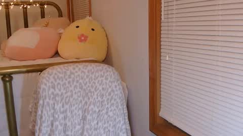 Snapshot of violetskyesx chatting on 02-12-26, 12:27 Violet Skye online show from 02-12-26, 12:27