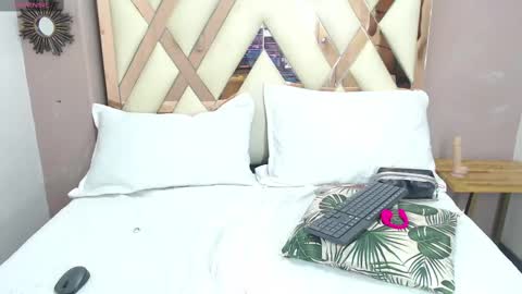 V I O L E T T E  online show from 10-09-25, 04:05