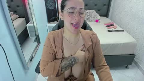 VIOLETTA online show from 03-20-26, 12:54