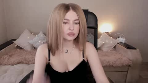 ViolettaOtis online show from 02-19-25, 11:28