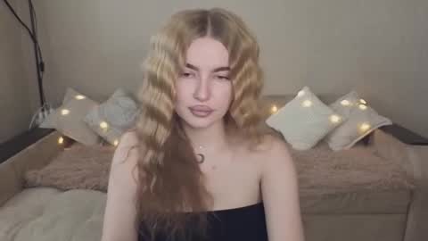 ViolettaOtis online show from 09-10-25, 11:21