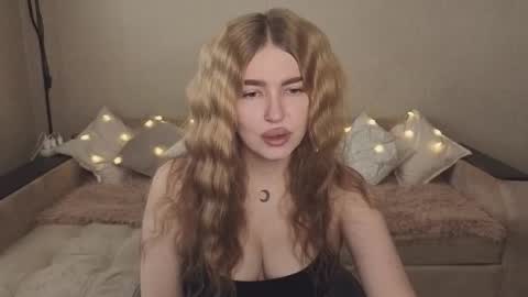 ViolettaOtis online show from 09-24-25, 11:13