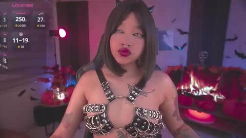 JULIE UWU online show from 10-25-25, 05:08