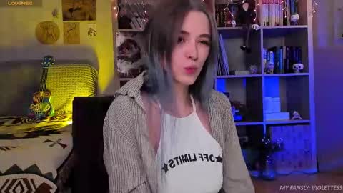 Snapshot of violettesss chatting on 01-07-26, 12:07 Vi Best on my Fansly online show from 01-07-26, 12:07