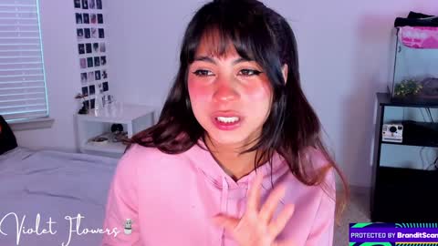 Snapshot of violetttflowers chatting on 12-28-24, 03:04 Violet Flowers online show from 12-28-24, 03:04