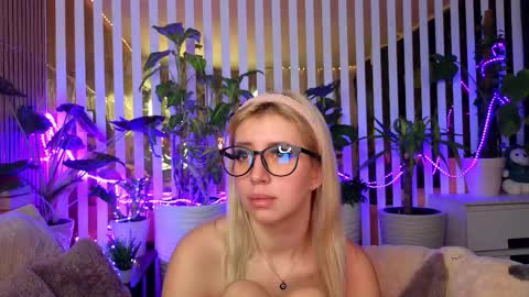 Violetta online show from 11-30-25, 11:09